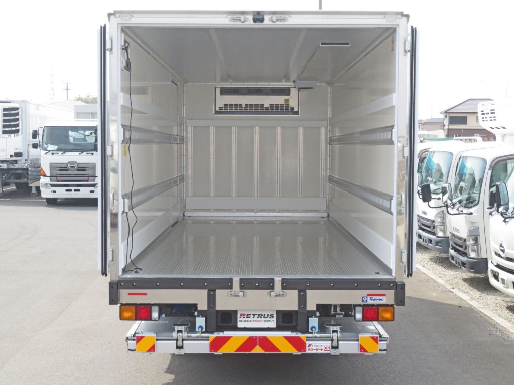 門口周りはステンレス製です。|三菱 ファイター 2KG-FK65F(2WD)の写真8