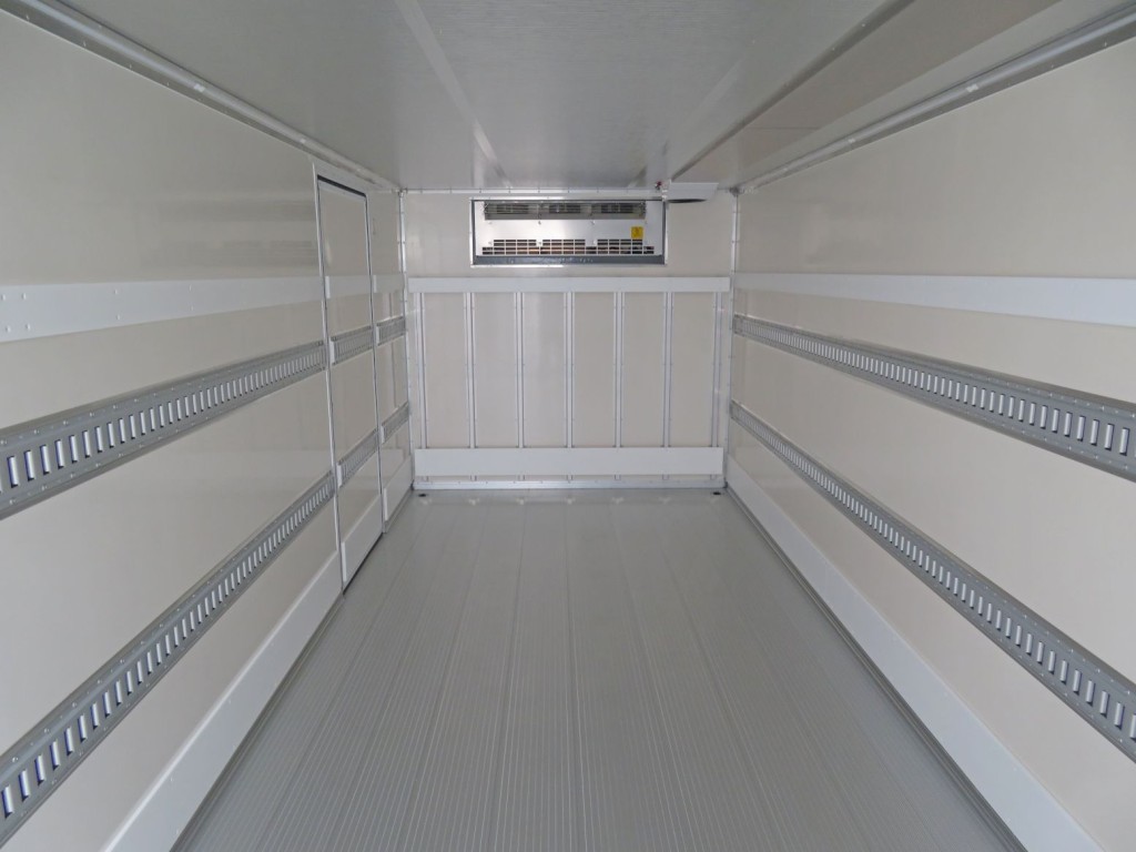 システムフロアです。|三菱 ファイター 2KG-FK65F(2WD)の写真9