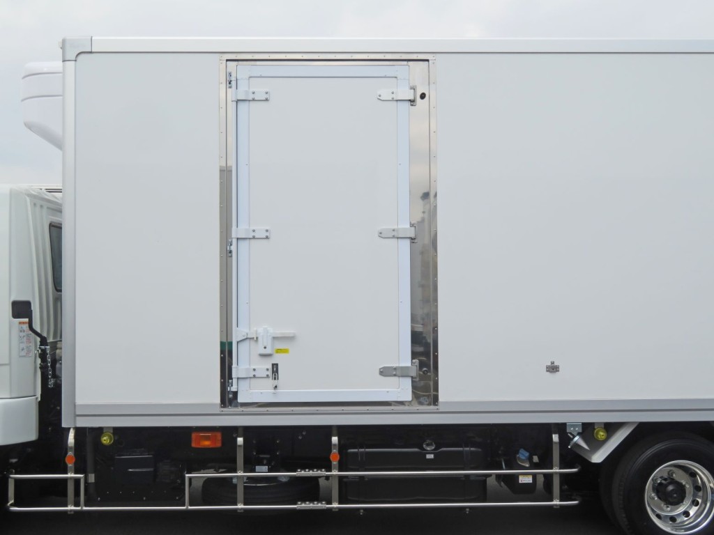 サイドドア付きです。|三菱 ファイター 2KG-FK65F(2WD)の写真15