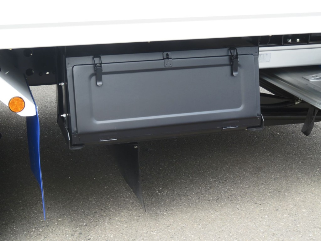 工具箱付きです。|三菱 ファイター 2KG-FK65F(2WD)の写真23