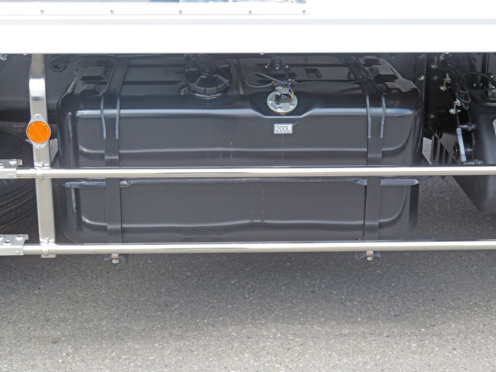 燃料タンクは200Lです。|三菱 ファイター 2KG-FK65F(2WD)の写真29