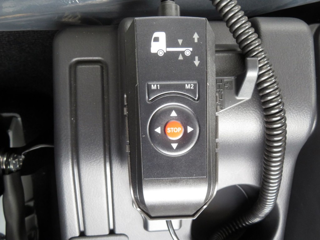 エアサスのコントローラーです。|三菱 ファイター 2KG-FK65F(2WD)の写真30