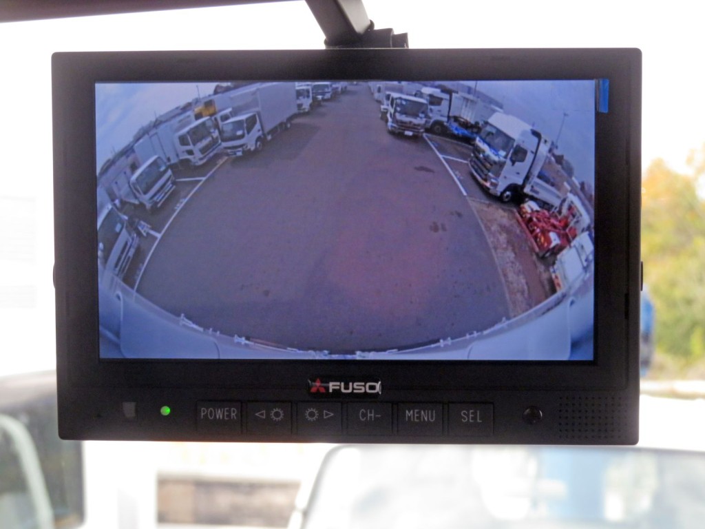 液晶バックモニター付きです。|三菱 ファイター 2KG-FK65F(2WD)の写真31