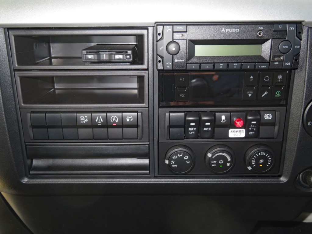 パネル周りの状態です。|三菱 ファイター 2KG-FK65F(2WD)の写真34