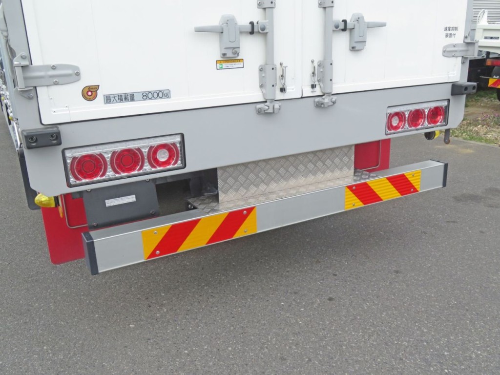 テールランプはLEDテールです。|いすゞ フォワード 2RG-FTR90V4の写真16