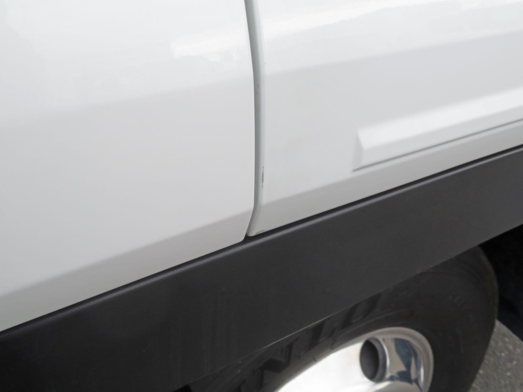 運転席側ドアに小さいキズがあります。|いすゞ フォワード 2RG-FTR90V4の写真18