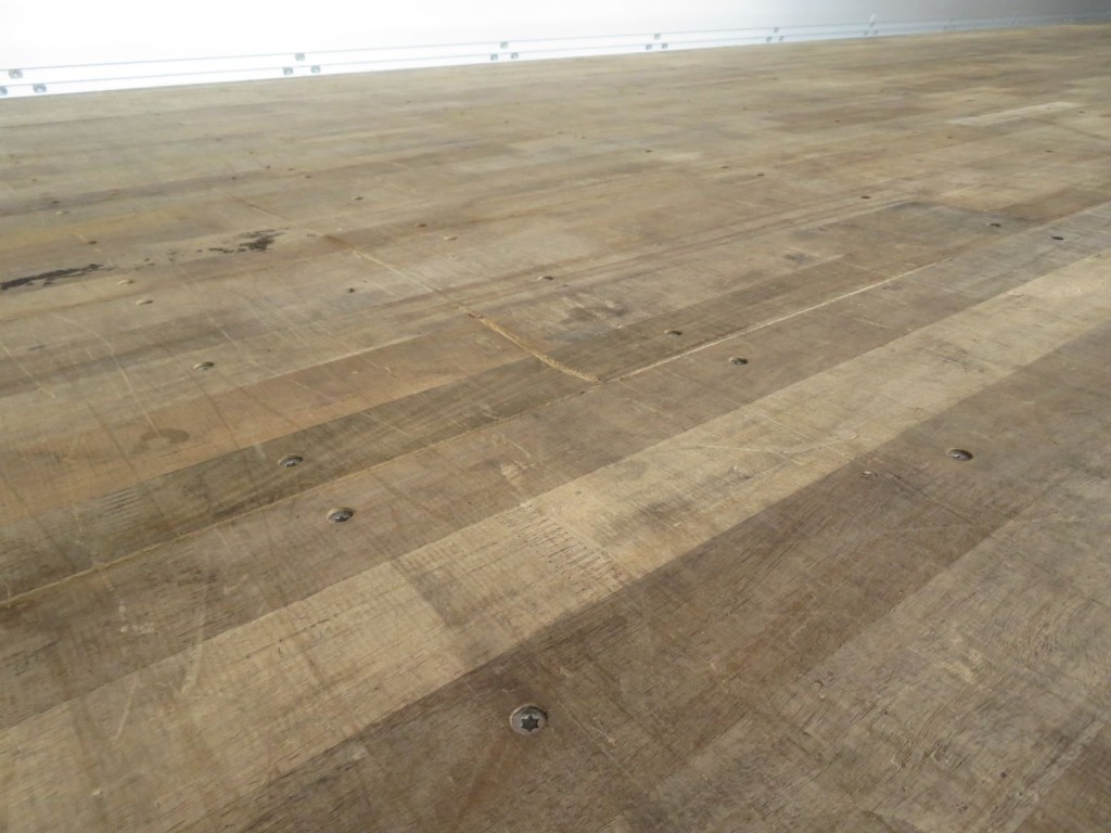 床板にキズがあります。|いすゞ フォワード 2RG-FTR90V4の写真22