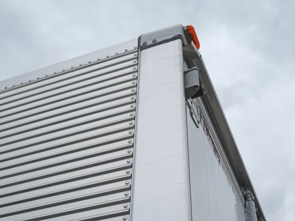 ウイングのの枠にスレがあります。|いすゞ フォワード 2RG-FTR90V4の写真26