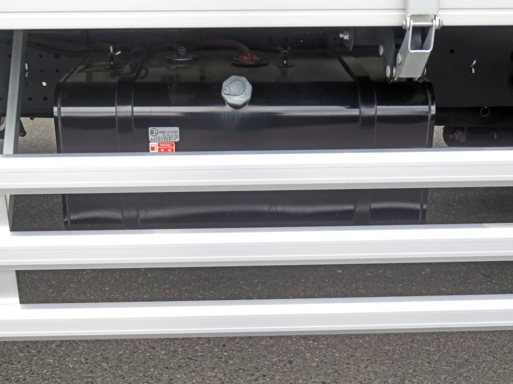 燃料タンクは100Lです。|いすゞ フォワード 2RG-FTR90V4の写真30