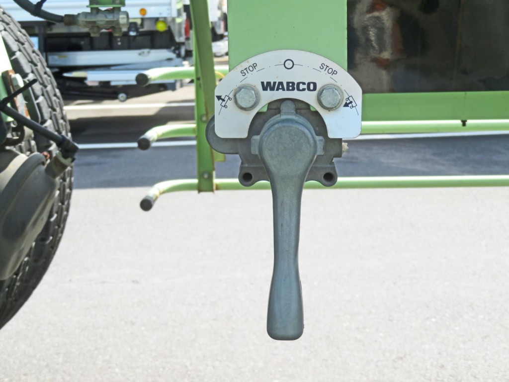 車高調整レバー付きです。|トレクス CTB320WHの写真21