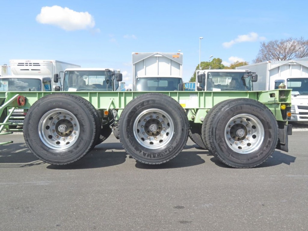 アクスルリフト付きです。(前方の2カ所が浮きます)|トレクス CTB320WHの写真22