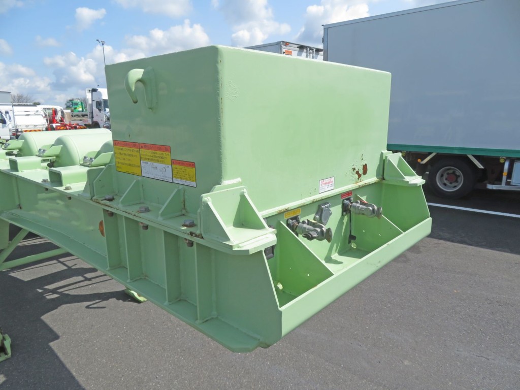 カウンターウエイト周りに少しサビ・塗装の剝がれがあります。|トレクス CTB320WHの写真24