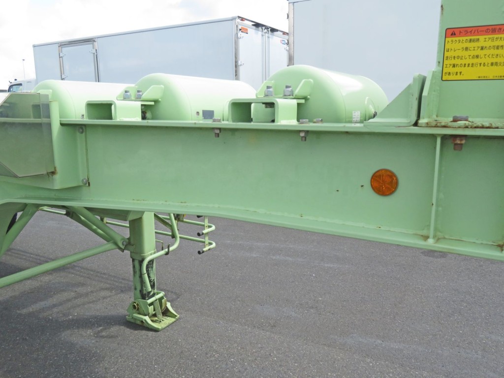 シャーシ前方に看板はがし跡があります。|トレクス CTB320WHの写真25