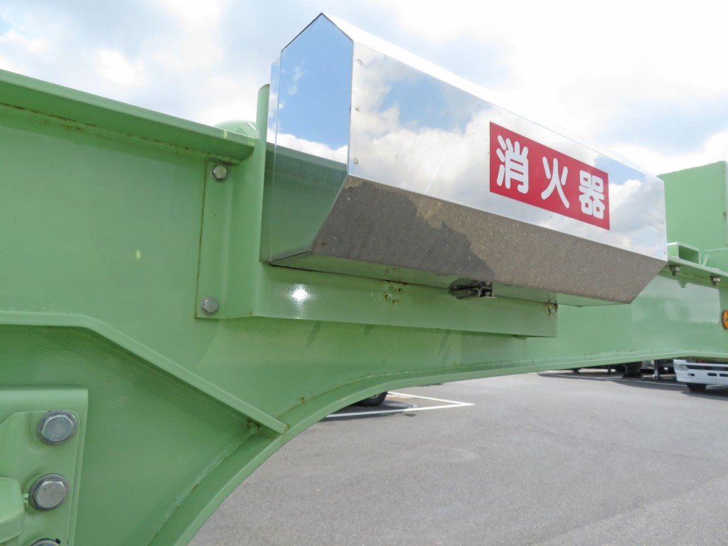 シャーシの溶接面に少しサビが目立ちます。|トレクス CTB320WHの写真26