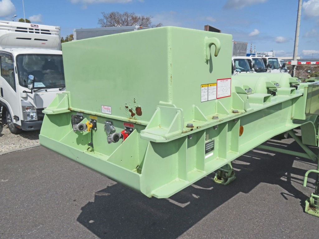 カウンターウエイト周りに少しサビ・塗装の剝がれがあります。|トレクス CTB320WHの写真31