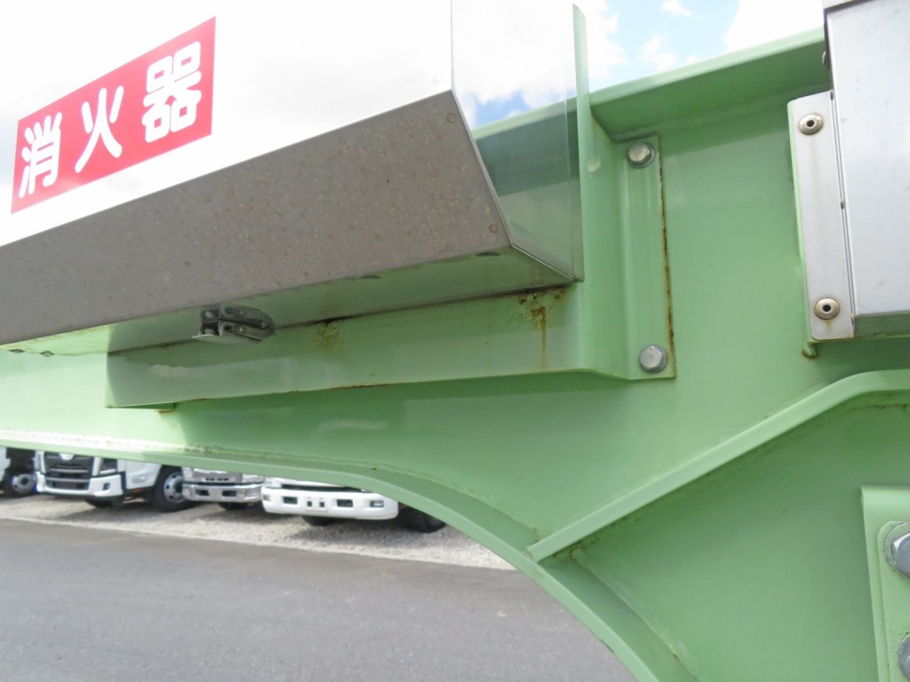 シャーシの溶接面に少しサビが目立ちます。|トレクス CTB320WHの写真32