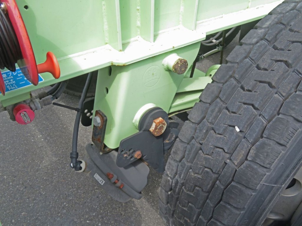 脚廻りのボルト類にサビがあります。|トレクス CTB320WHの写真36