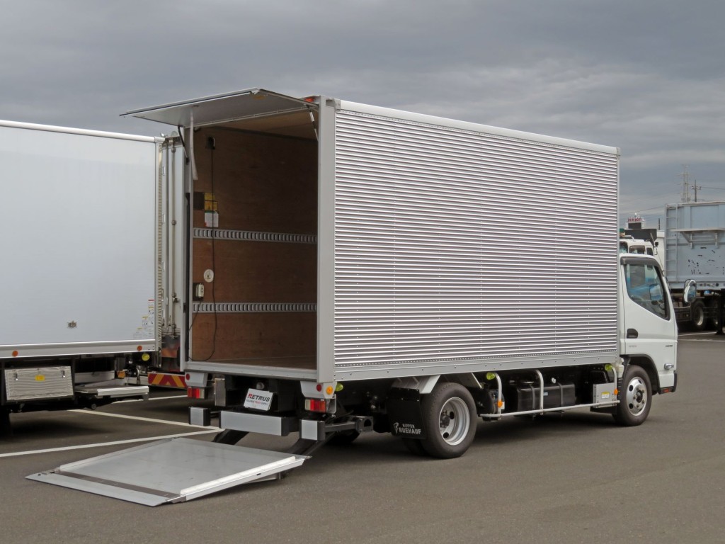 三菱 キャンター 2RG-FEAV0(2WD)の写真4