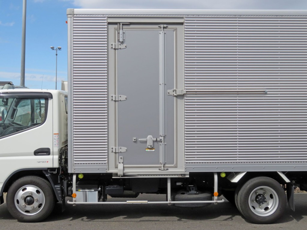 サイドドア付きです。|三菱 キャンター 2RG-FEAV0(2WD)の写真7