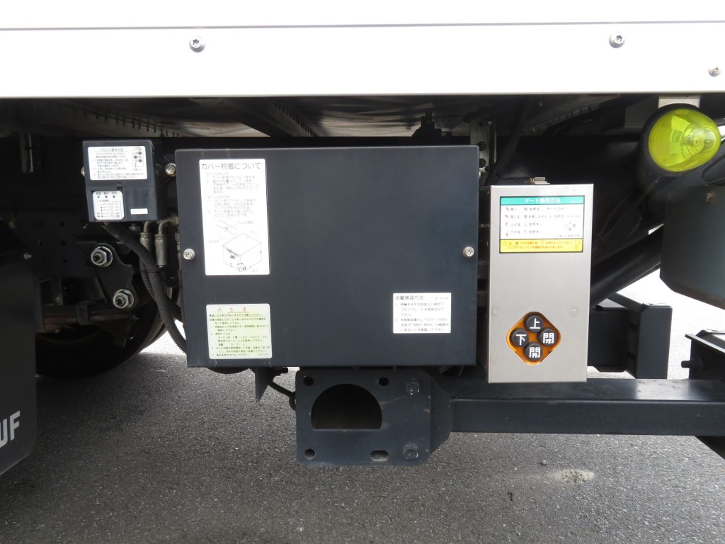 ゲートの操作スイッチです。|三菱 キャンター 2RG-FEAV0(2WD)の写真12