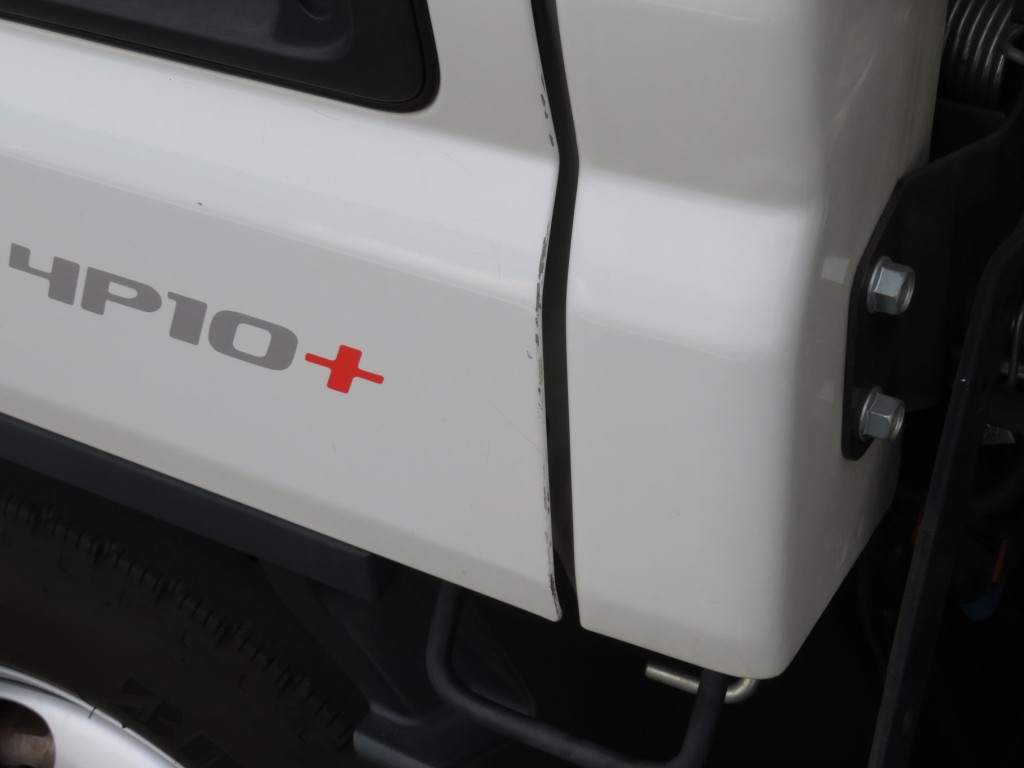 助手席ドアの後端に小さいキズがあります。|三菱 キャンター 2RG-FEAV0(2WD)の写真14