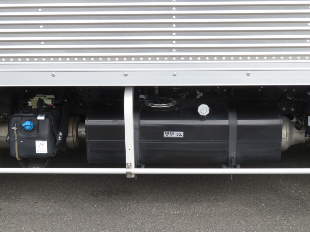 燃料タンクは100Lです。|三菱 キャンター 2RG-FEAV0(2WD)の写真18