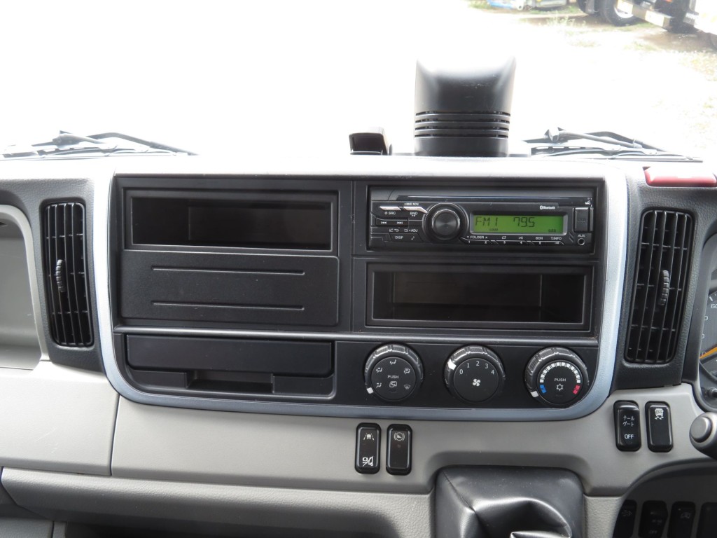 インパネ周りの状態です。|三菱 キャンター 2RG-FEAV0(2WD)の写真20