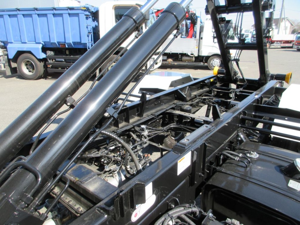 シャーシの状態です。|日野 レンジャー 2PG-FD2ABA(2WD)の写真8