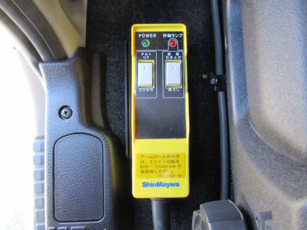 上物の操作スイッチです。|日野 レンジャー 2PG-FD2ABA(2WD)の写真22