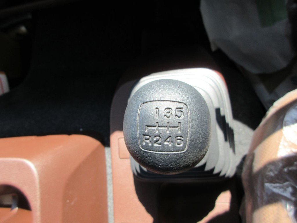 MT6速です。|日野 レンジャー 2PG-FD2ABA(2WD)の写真23
