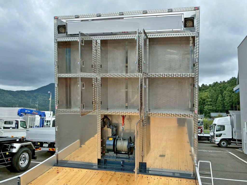 プロテクターに物入れが付いています。|三菱  2PG-FY80VYの写真11