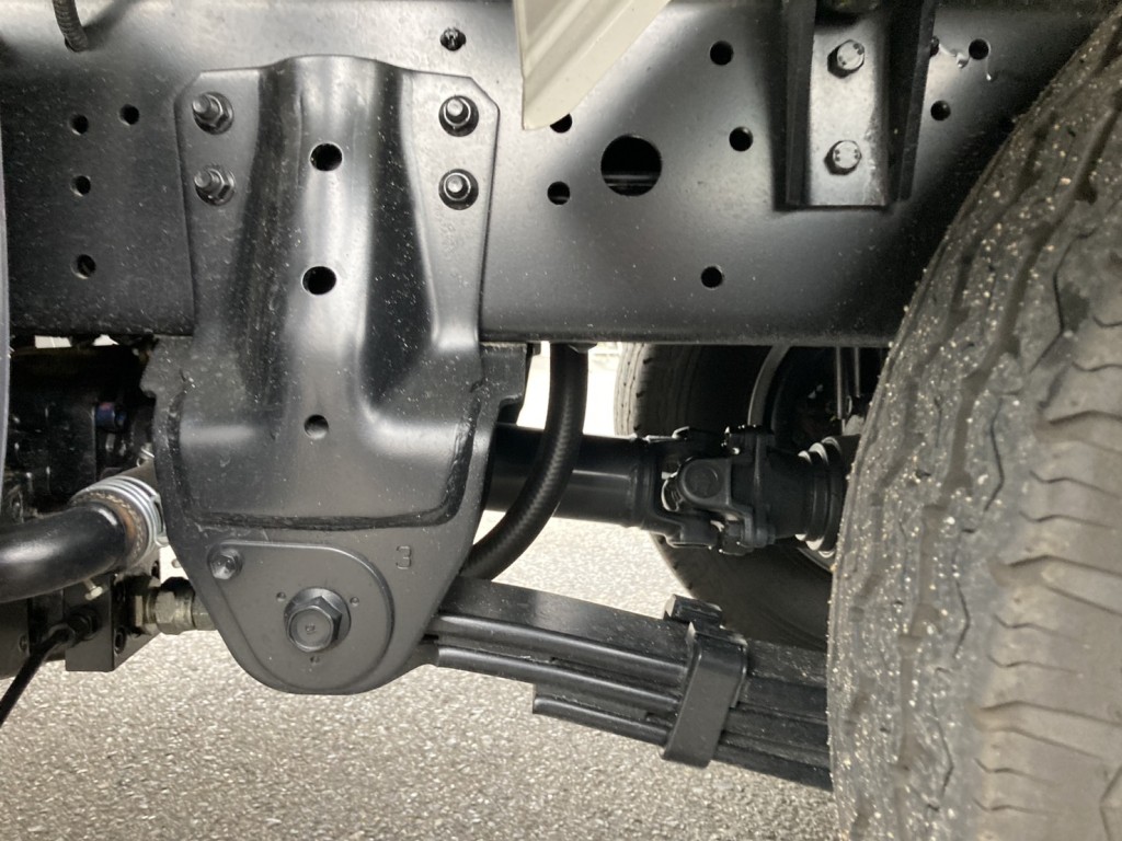シャーシとスプリングの状態です。|日野 デュトロ 2KG-XZU605X(2WD)の写真5