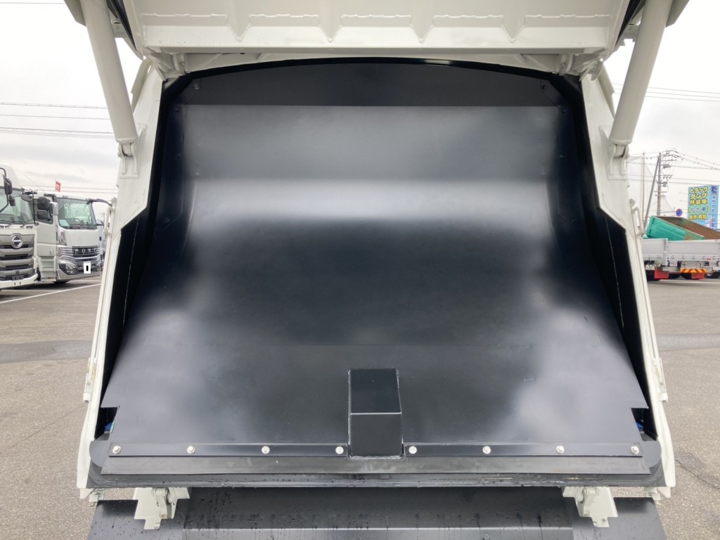 排出板の状態です。|日野 デュトロ 2KG-XZU605X(2WD)の写真16