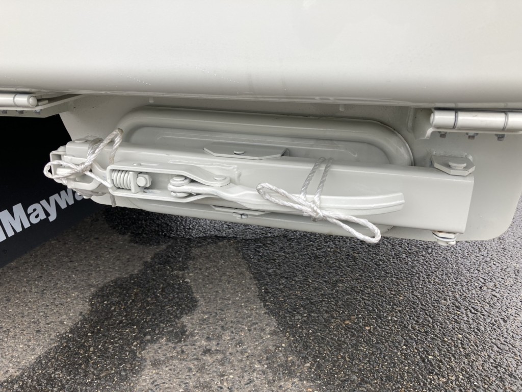 汚水ボックスです。|日野 デュトロ 2KG-XZU605X(2WD)の写真28