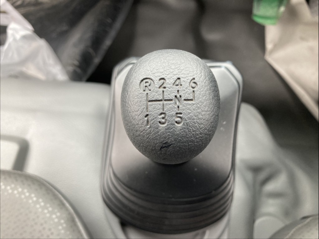 6速です。|日野 デュトロ 2KG-XZU605X(2WD)の写真37