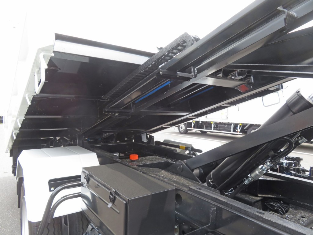 三菱 キャンター 2PG-FEBM0(2WD)の写真17
