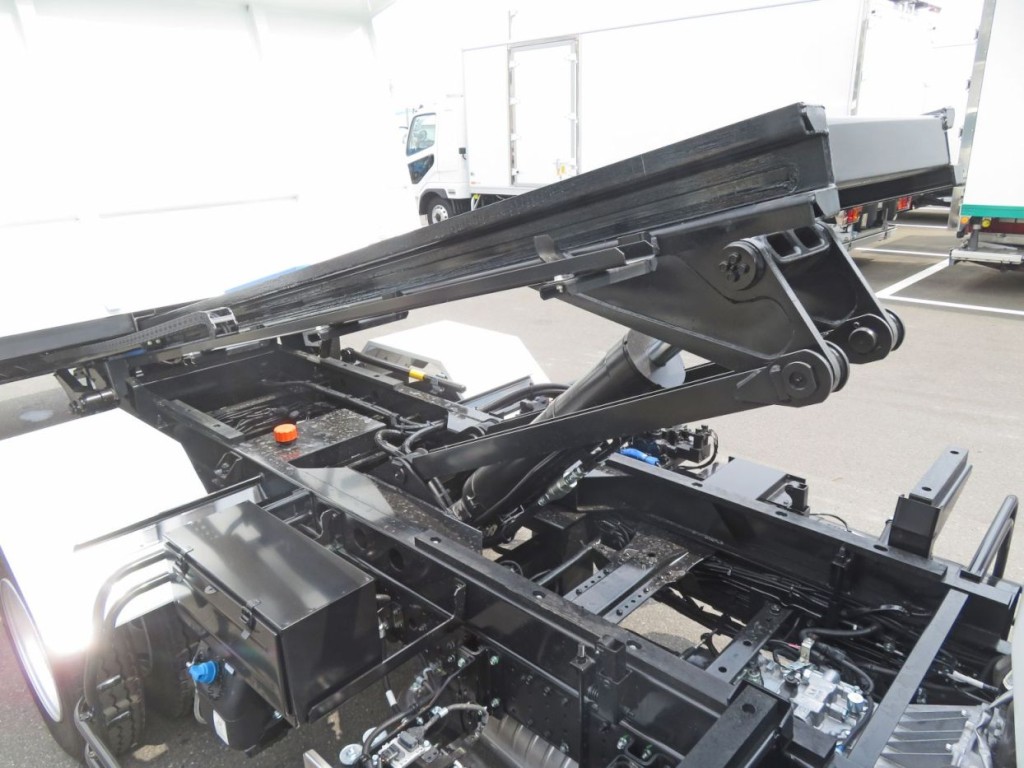 三菱 キャンター 2PG-FEBM0(2WD)の写真18