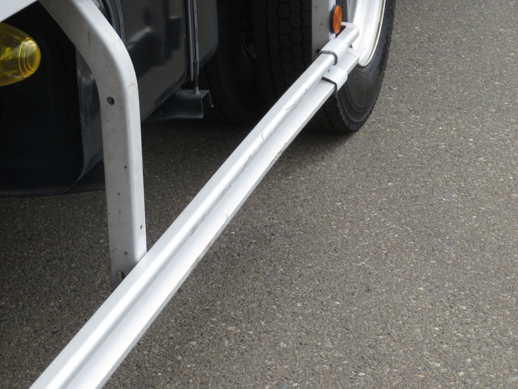 助手席側サイドバンパーに細かいキズがあります。|日野 レンジャー 2KG-FD2ABG(2WD)の写真14