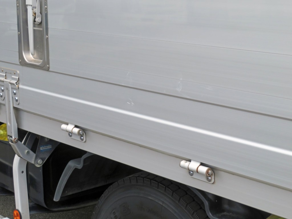 助手席側あおり後方に細かいキズがあります。|日野 レンジャー 2KG-FD2ABG(2WD)の写真16