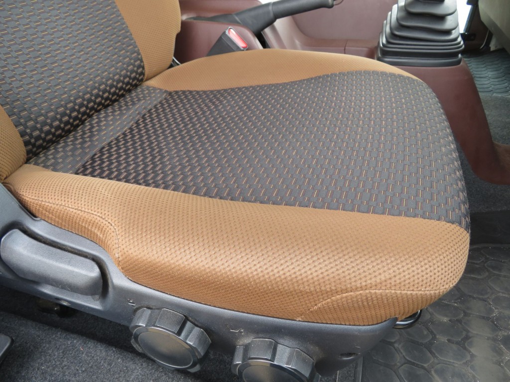 運転席座面の状態です。|日野 レンジャー 2KG-FD2ABG(2WD)の写真28