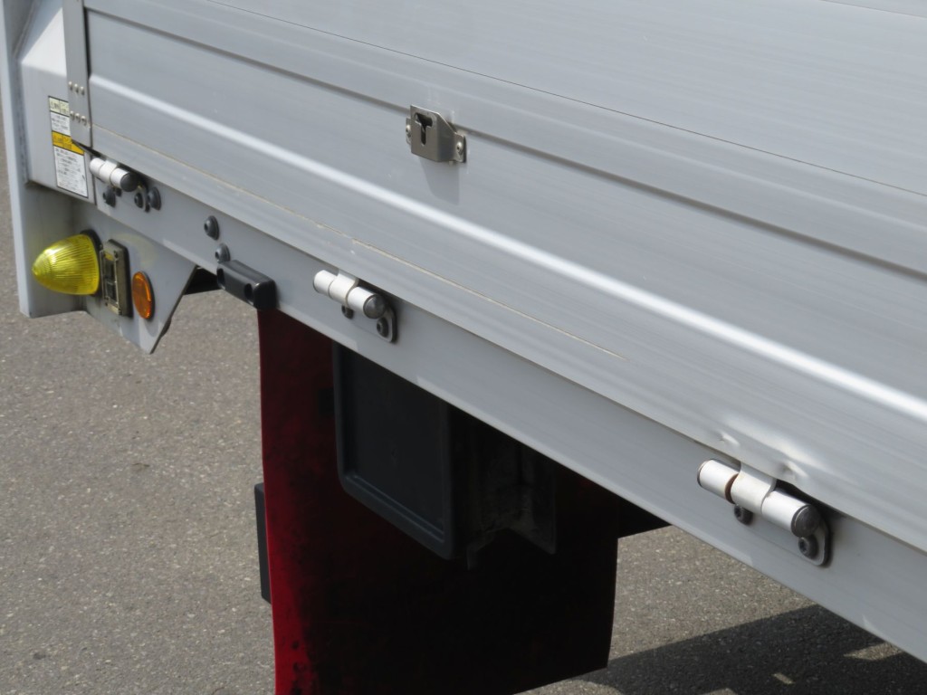 運転席側あおり下部に線キズがあります。|日野 レンジャー 2KG-FD2ABG(2WD)の写真33