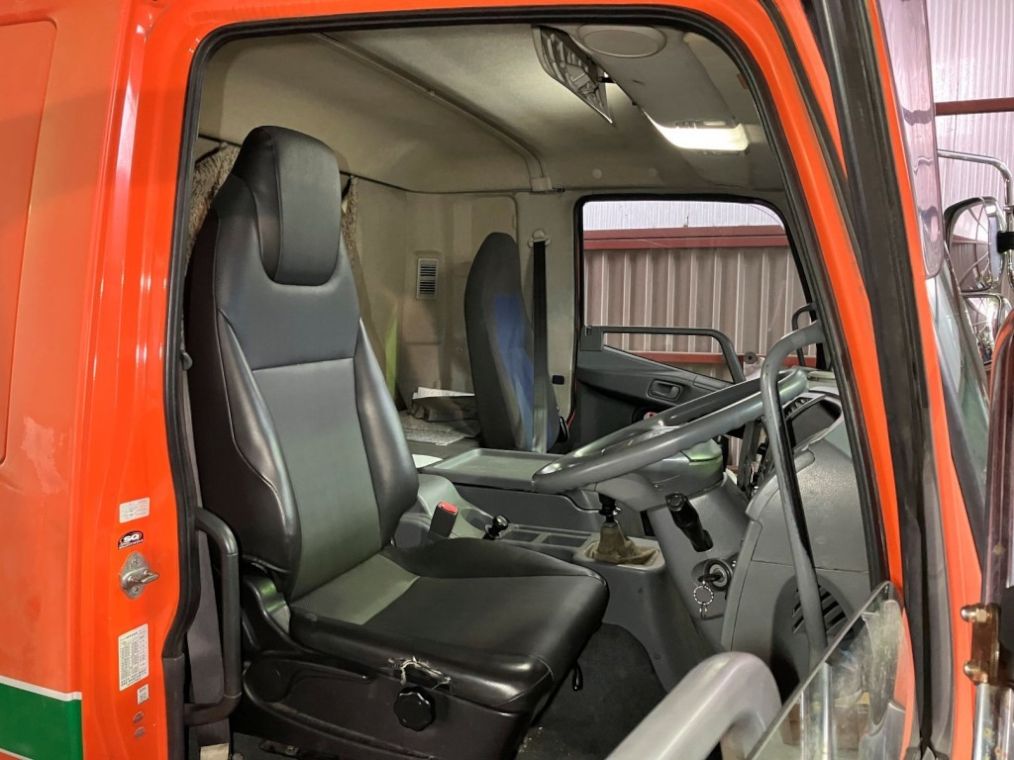 乗車定員は２名です。|三菱 ファイター LDG-FQ62Fの写真6