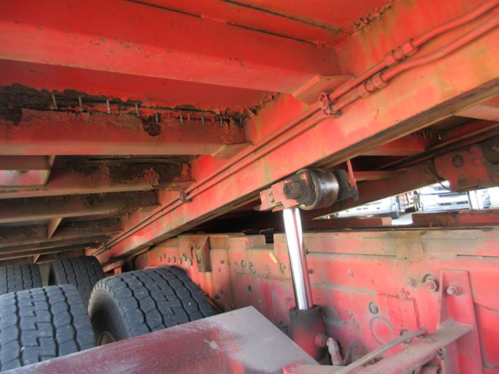 シャーシとネタの状態です。|三菱 ファイター LDG-FQ62Fの写真7