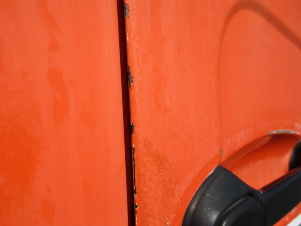 運転席側ドアにキズがあります。（助手席側にもあります）|三菱 ファイター LDG-FQ62Fの写真30