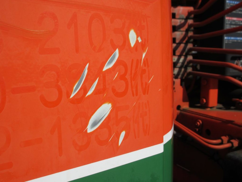 助手席側クォーターパネルに看板キズがあります。（運転席側にもあります）|三菱 ファイター LDG-FQ62Fの写真31