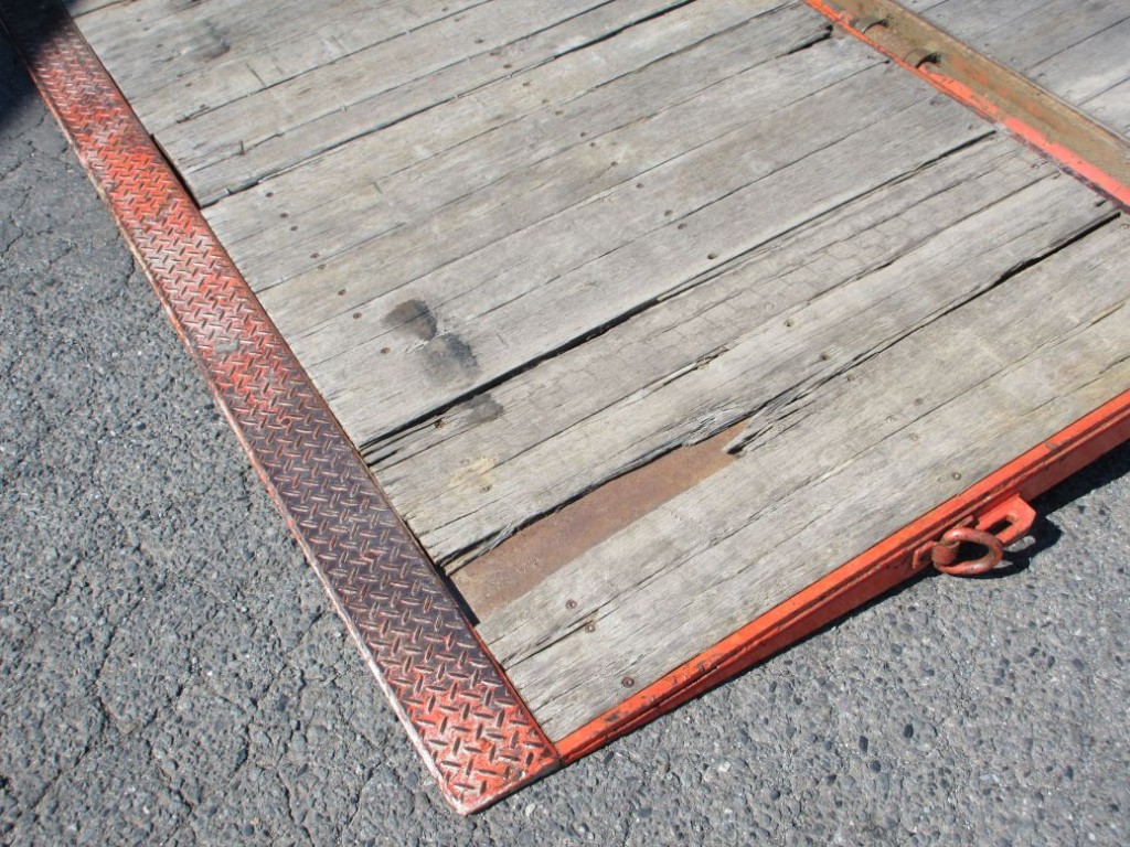 歩み板に割れがあります。|三菱 ファイター LDG-FQ62Fの写真45