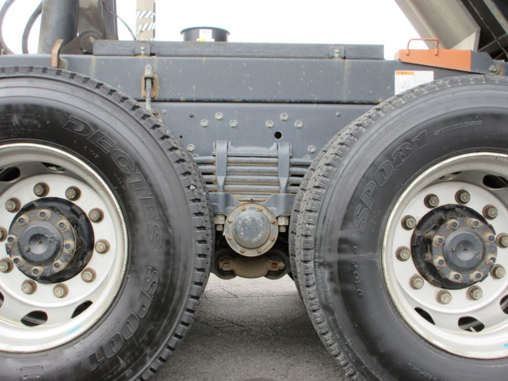 タイヤ間の状態です。|三菱 スーパーグレート 2PG-FV70HXの写真5