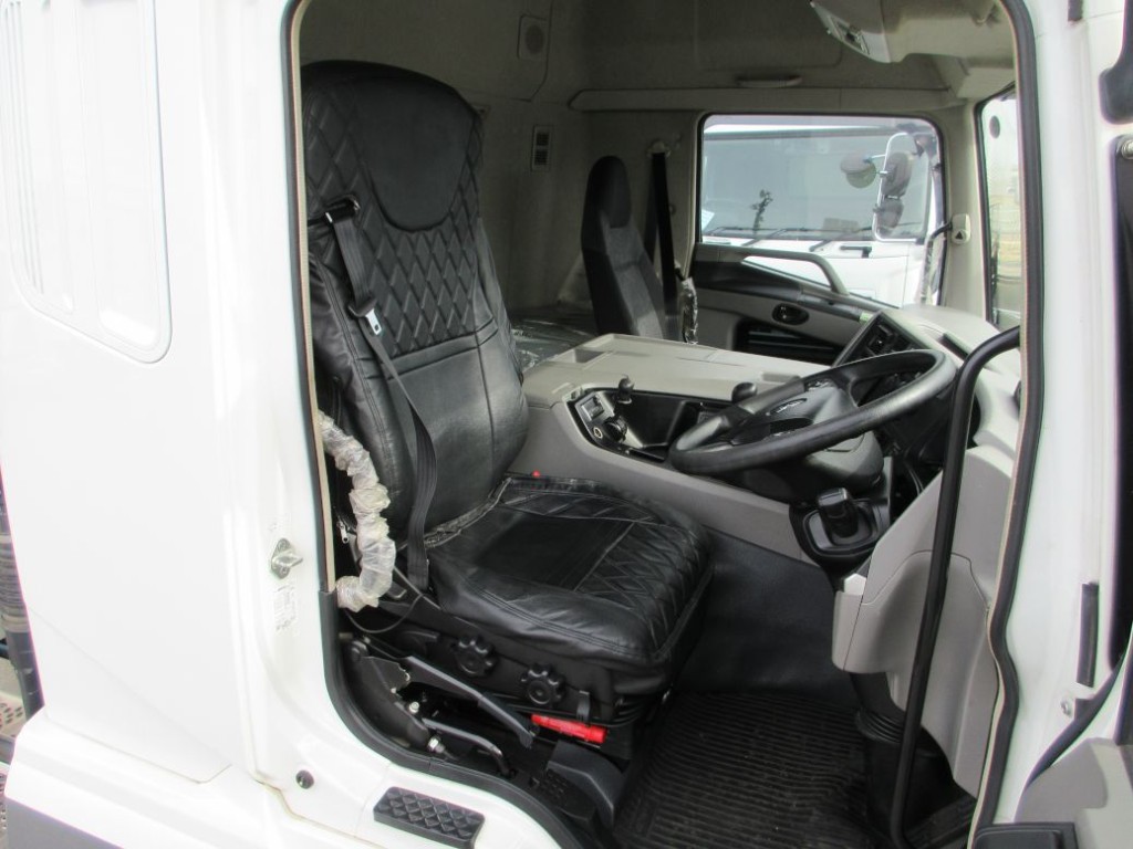 乗車定員は２名です。|三菱 スーパーグレート 2PG-FV70HXの写真6