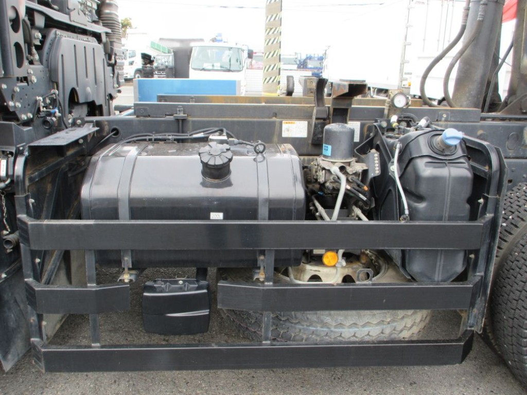 燃料タンクは２００Lです。|三菱 スーパーグレート 2PG-FV70HXの写真15