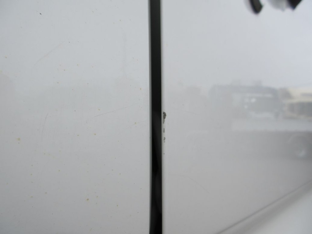 運転席側ドアに小キズがあります。|三菱 スーパーグレート 2PG-FV70HXの写真22